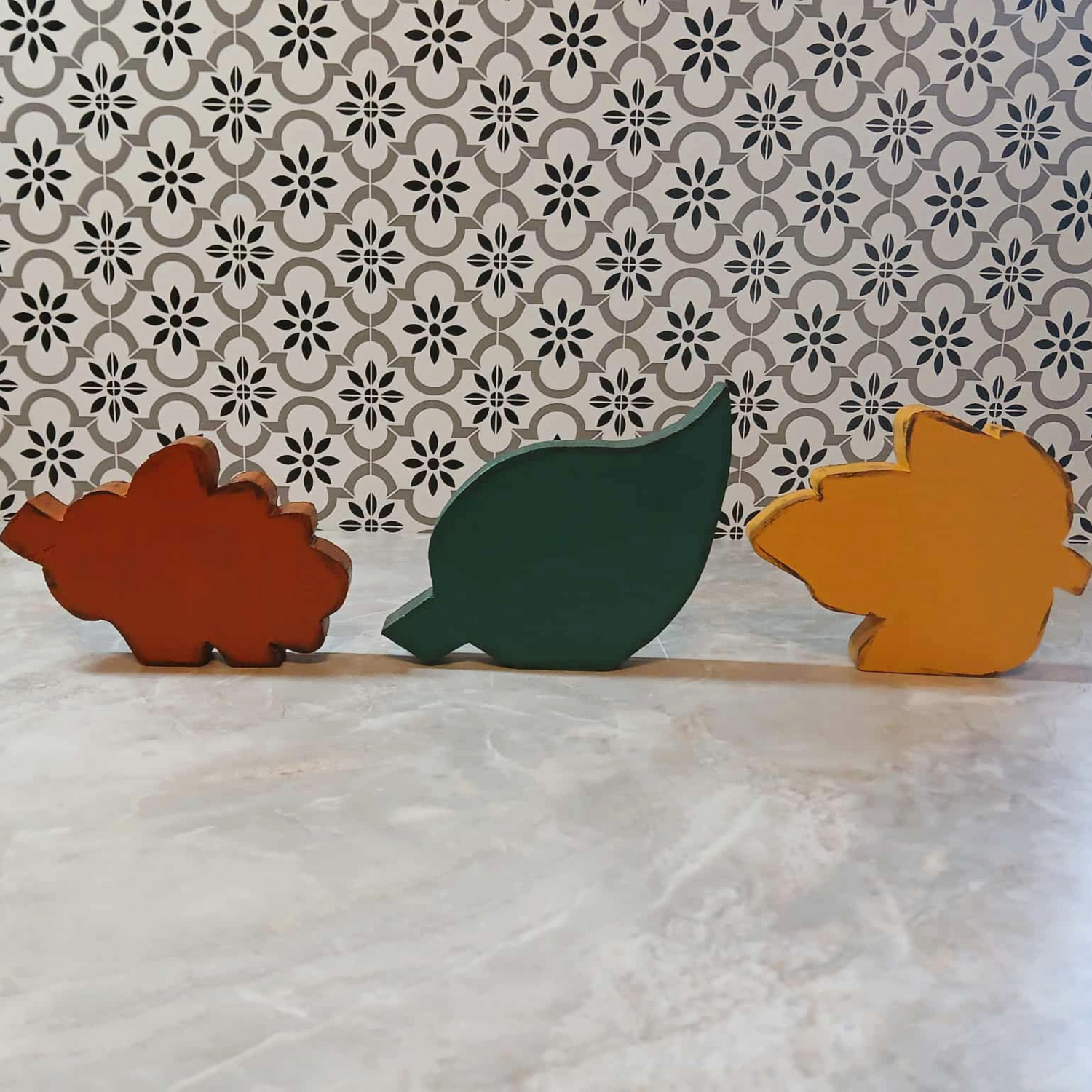 Hand-Painted Wooden Fall Leaves – Rustic Autumn Decor (Set of 3)