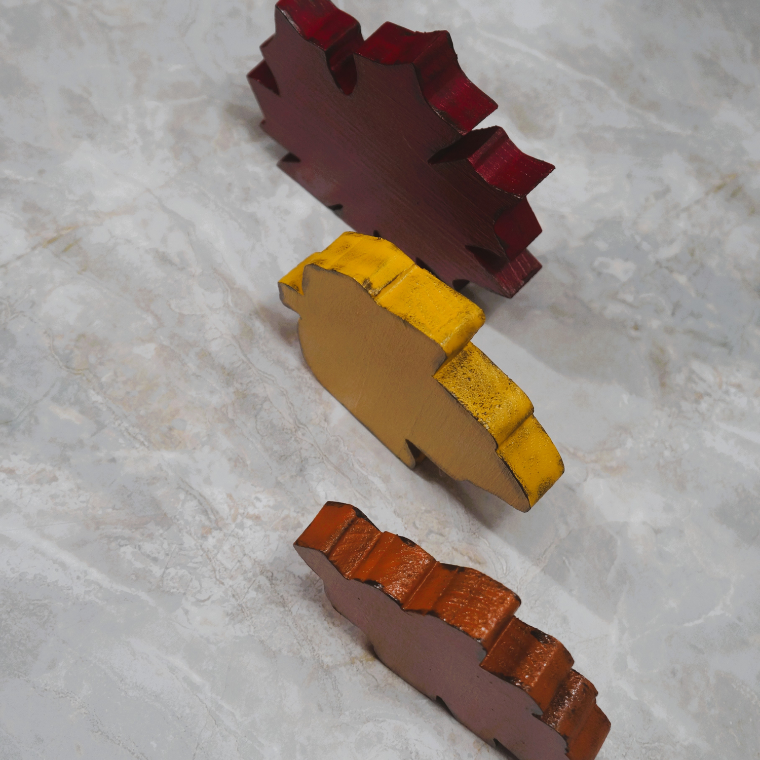 Hand-Painted Wooden Fall Leaves – Rustic Autumn Decor (Set of 3)